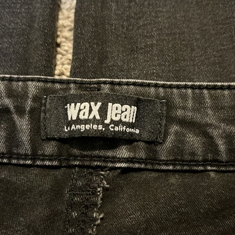 Juniors Ripped Jeans - Picture 3 of 4